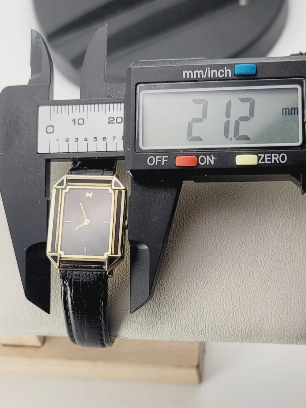 Vintage Nina Ricci 7320-6070 Seiko Quartz Gold Tone Tank Watch Black Dial